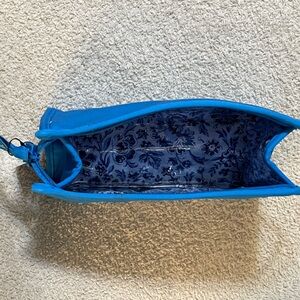 Vera Bradley Women's Trapeze Cosmetic Bag in Blue Aster NWT